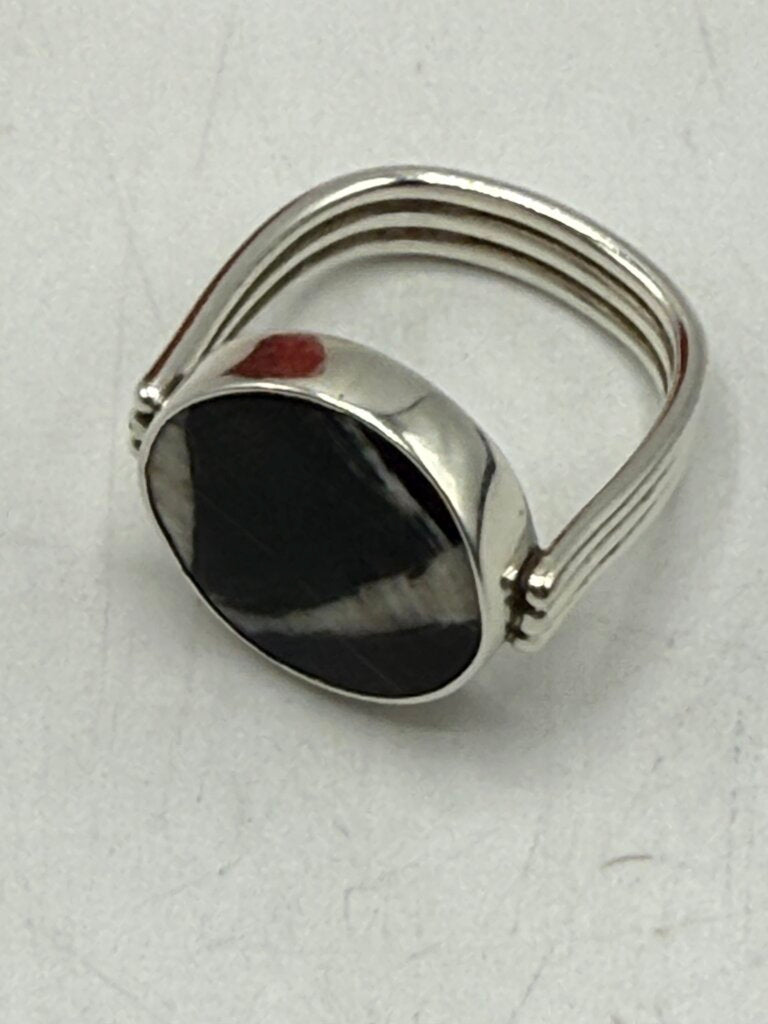 Artisan Signed Sterling Silver Ring Black/White Stone Size 8.5 /ro