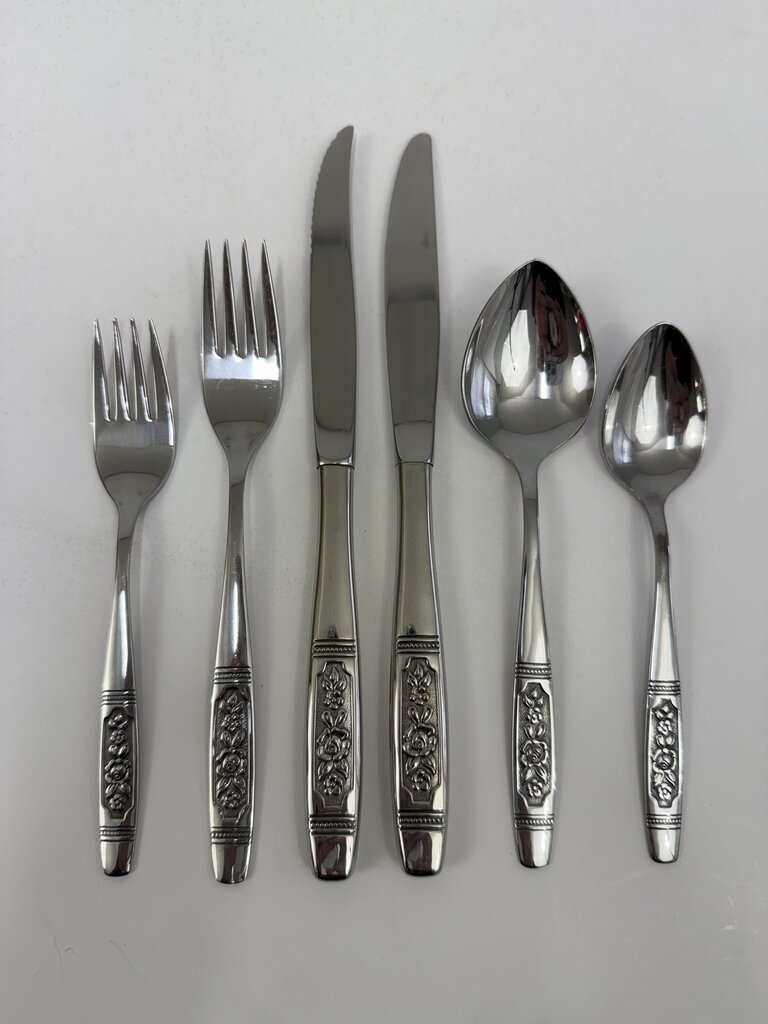 VTG Oneida Community Louisville Pattern Flatware Set of 100 Pieces /ro