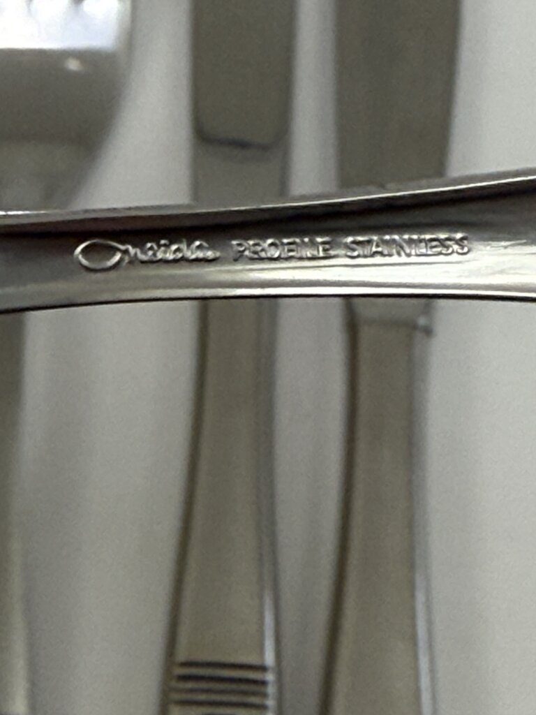 VTG Oneida Community Louisville Pattern Flatware Set of 100 Pieces /ro