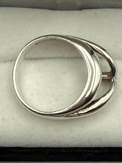 Solid Sterling Silver Ring with Raised V Design Size 9.5 /ro