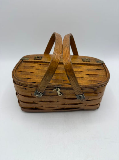 Vintage Woven Wood/Wicker Basket Lid Double Handles Latch /roh
