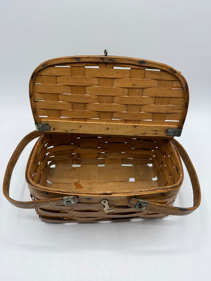 Vintage Woven Wood/Wicker Basket Lid Double Handles Latch /roh