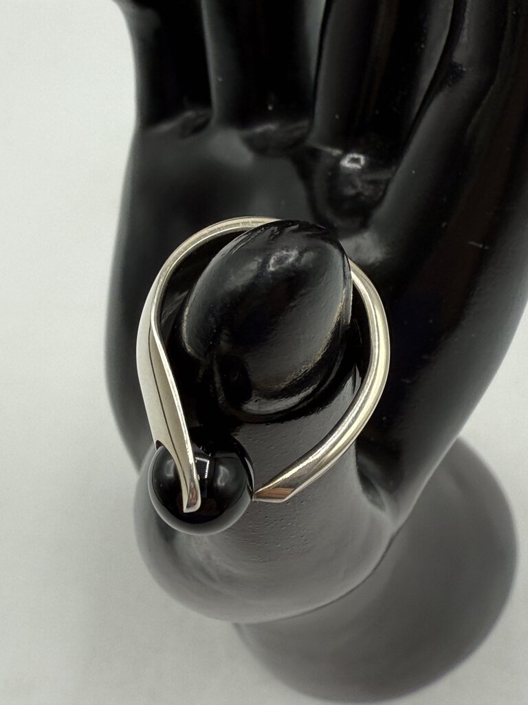 Asymmetrical Sterling Silver Black Onyx Ball Ring Size 6 /ro