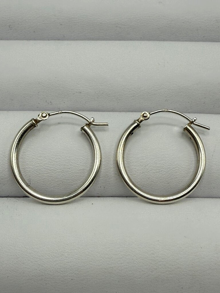 2 Pairs of Sterling Silver Hoop Pierced Earrings 4.95 Grams /ro