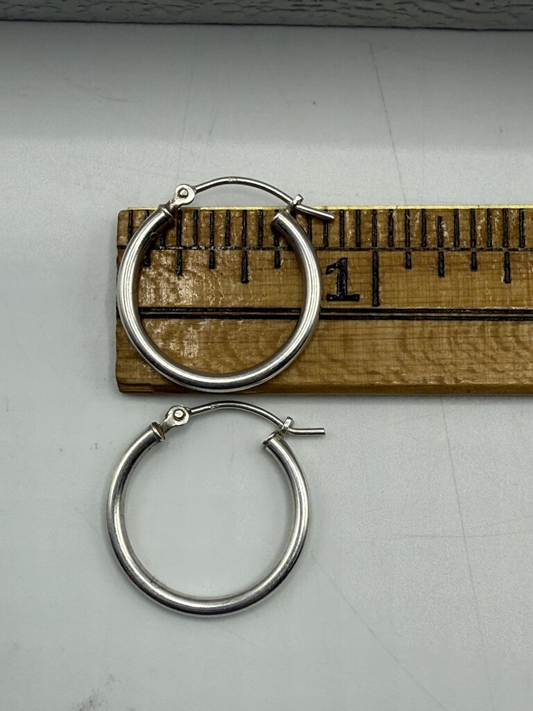2 Pairs of Sterling Silver Hoop Pierced Earrings 4.95 Grams /ro