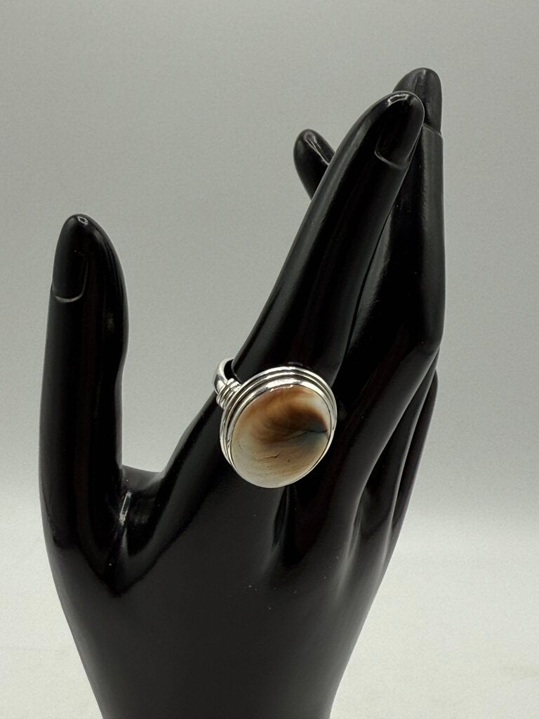 Sterling Silver Ring w/Brown/White Shell Size 9 /ro
