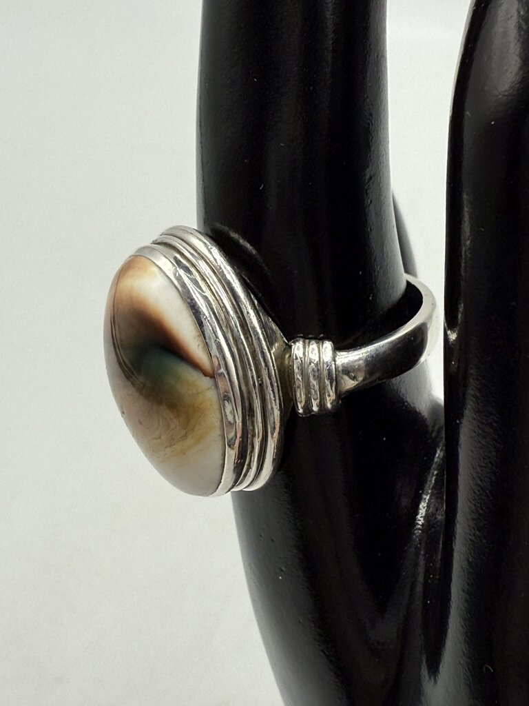 Sterling Silver Ring w/Brown/White Shell Size 9 /ro