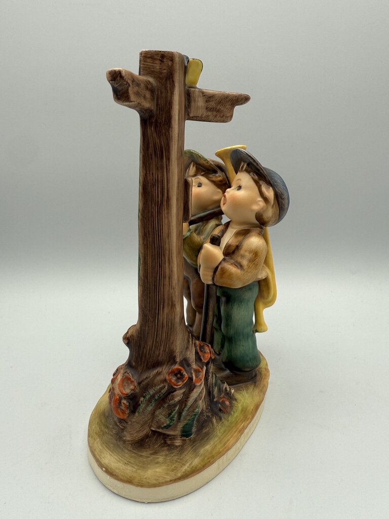 Goebel MJ Hummel “Crossroads” #331 Figurine TMK -6 /roh