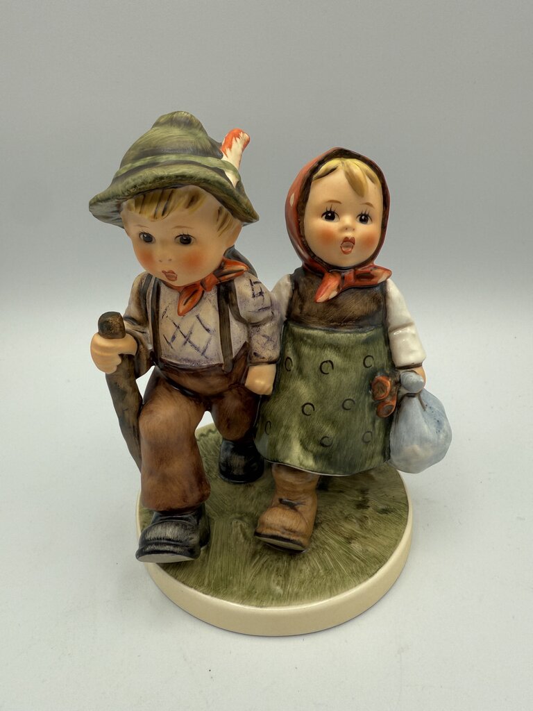 VTG M.J. Hummel “Going Home” Figurine w/Box 383 /roh