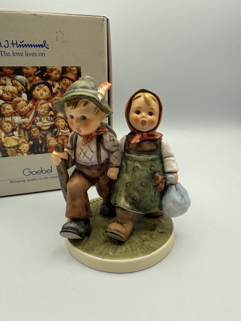 VTG M.J. Hummel “Going Home” Figurine w/Box 383 /roh