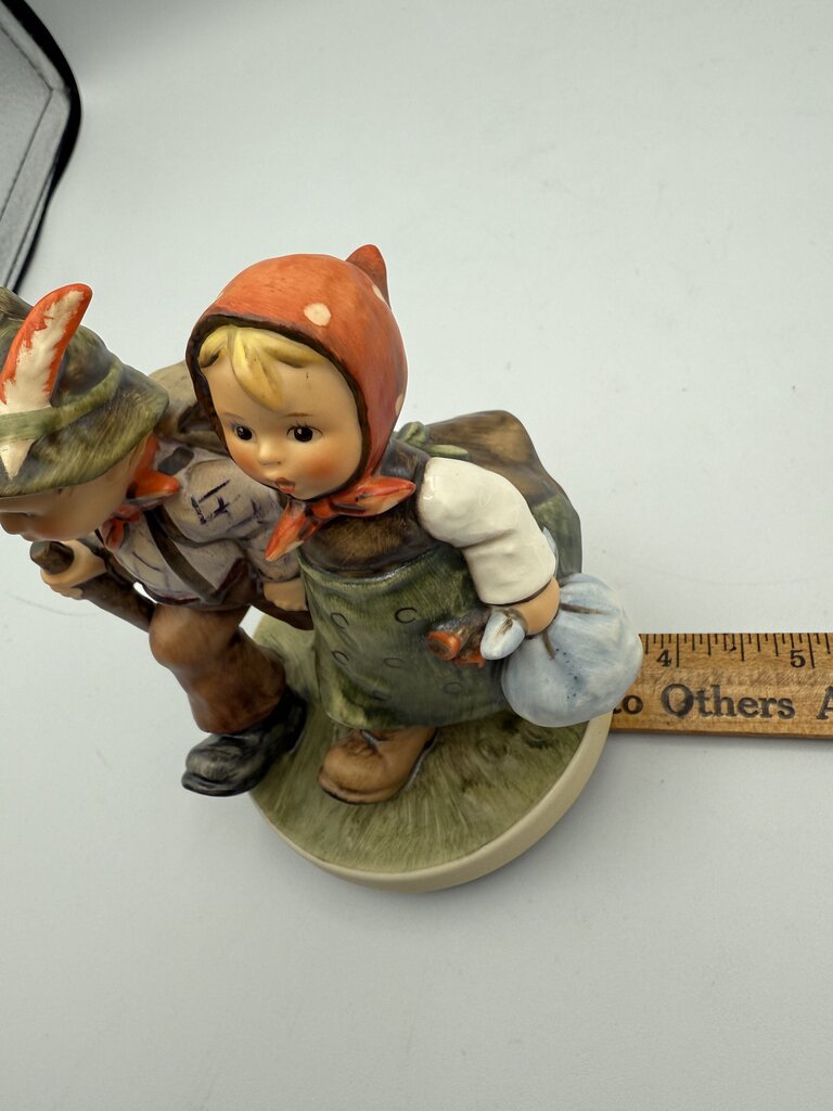 VTG M.J. Hummel “Going Home” Figurine w/Box 383 /roh