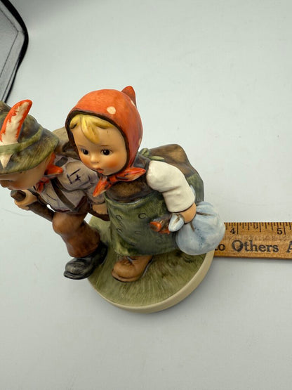 VTG M.J. Hummel “Going Home” Figurine w/Box 383 /roh
