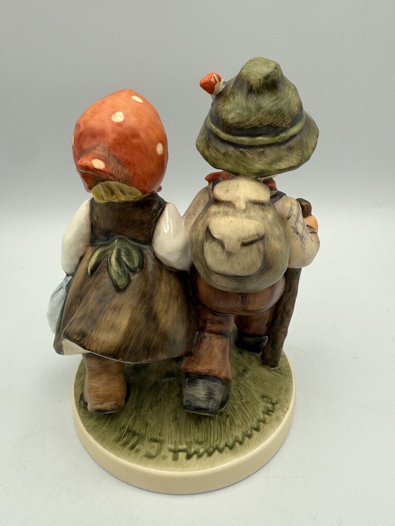 VTG M.J. Hummel “Going Home” Figurine w/Box 383 /roh