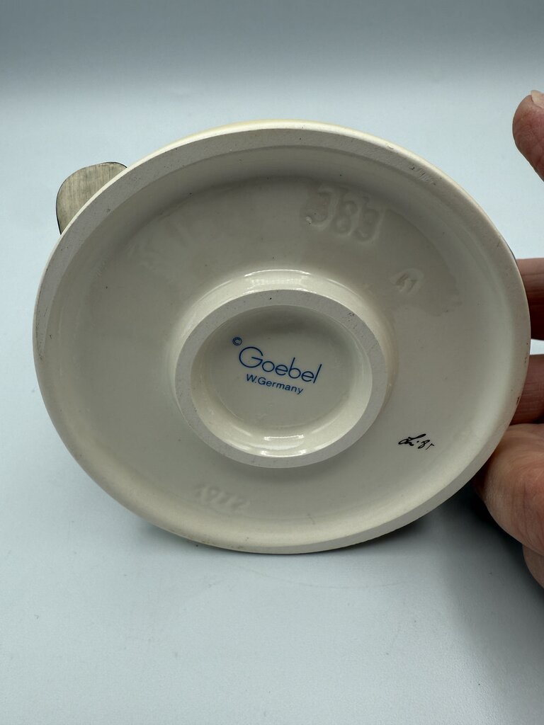 VTG M.J. Hummel “Going Home” Figurine w/Box 383 /roh