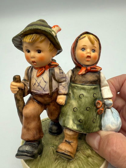 VTG M.J. Hummel “Going Home” Figurine w/Box 383 /roh