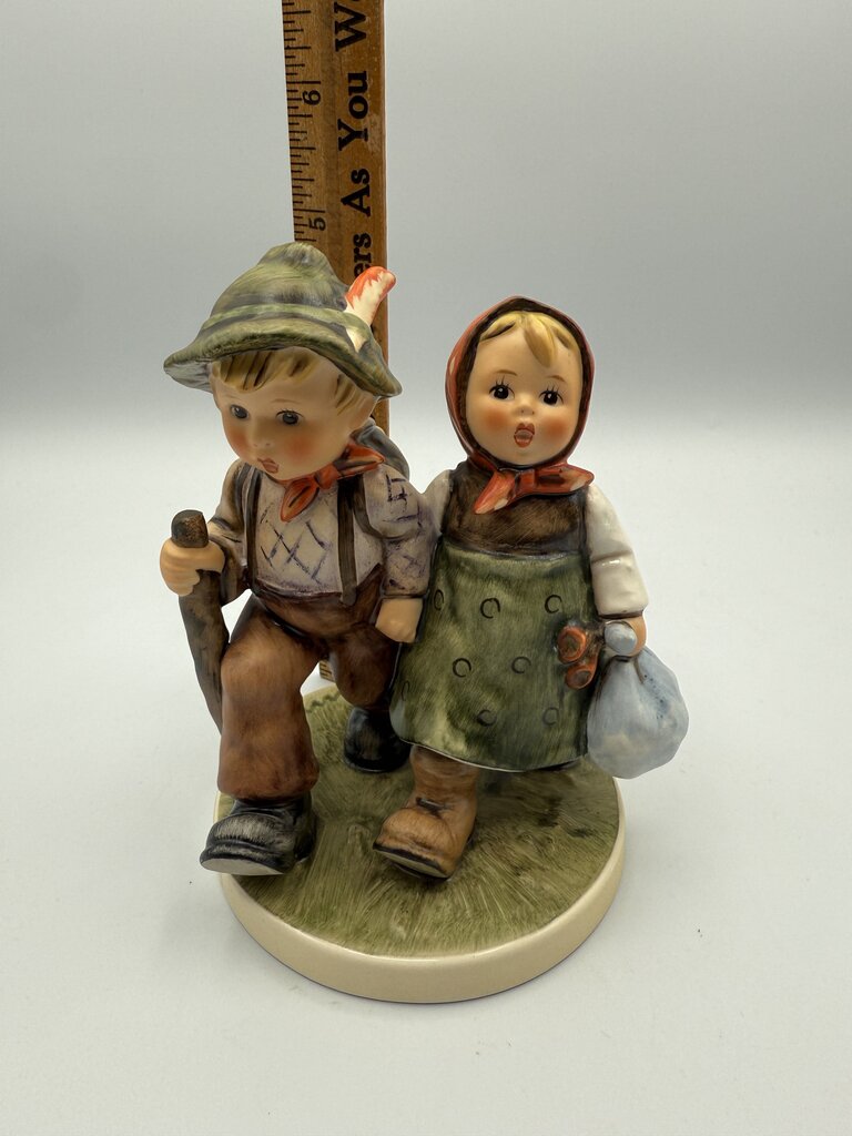 VTG M.J. Hummel “Going Home” Figurine w/Box 383 /roh