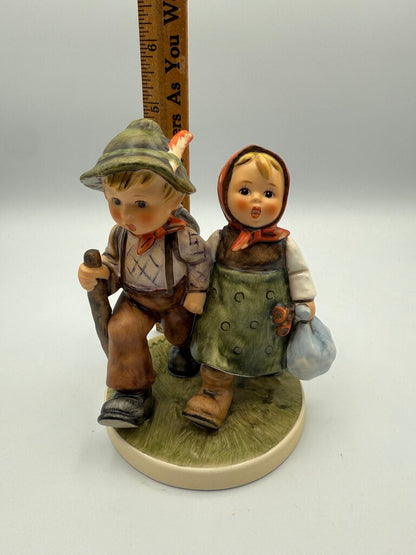 VTG M.J. Hummel “Going Home” Figurine w/Box 383 /roh