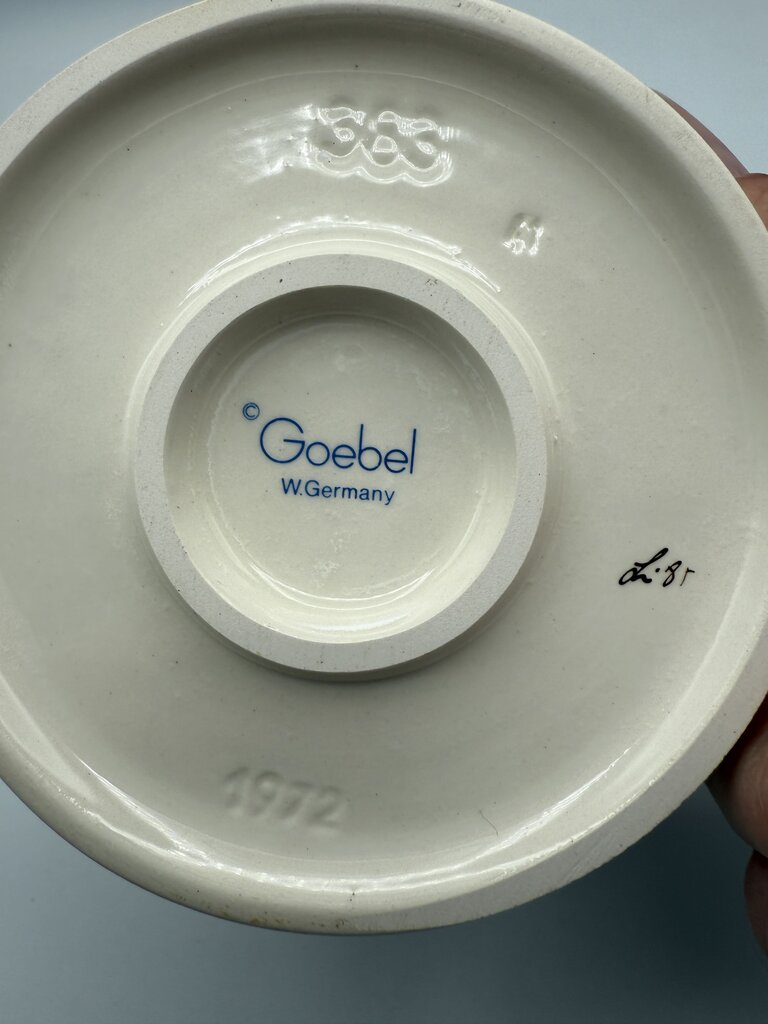 VTG M.J. Hummel “Going Home” Figurine w/Box 383 /roh