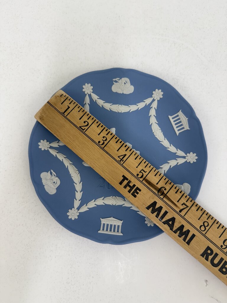 Wedgwood Jasperware Cream Color on Light Blue Poseidon 7” plate 2004 /roh