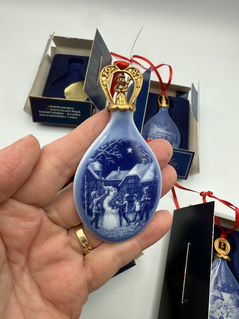 VTG Set of 5 Bing & Grondahl Copenhagen Cobalt Blue Porcelain Ornaments /ro