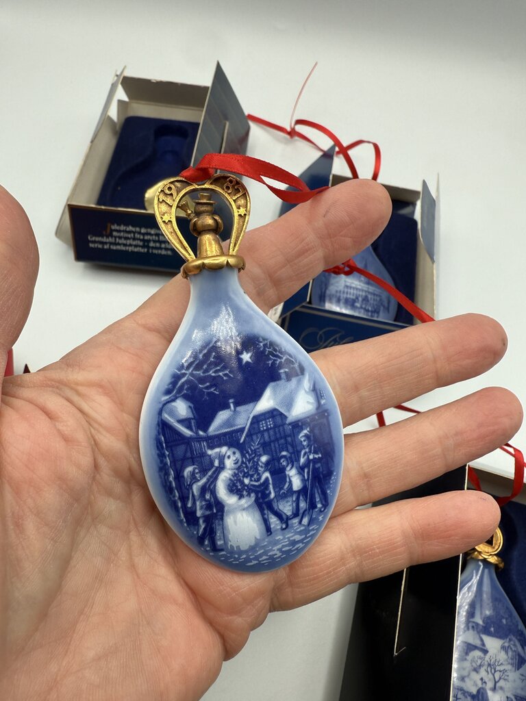 VTG Set of 5 Bing & Grondahl Copenhagen Cobalt Blue Porcelain Ornaments /ro
