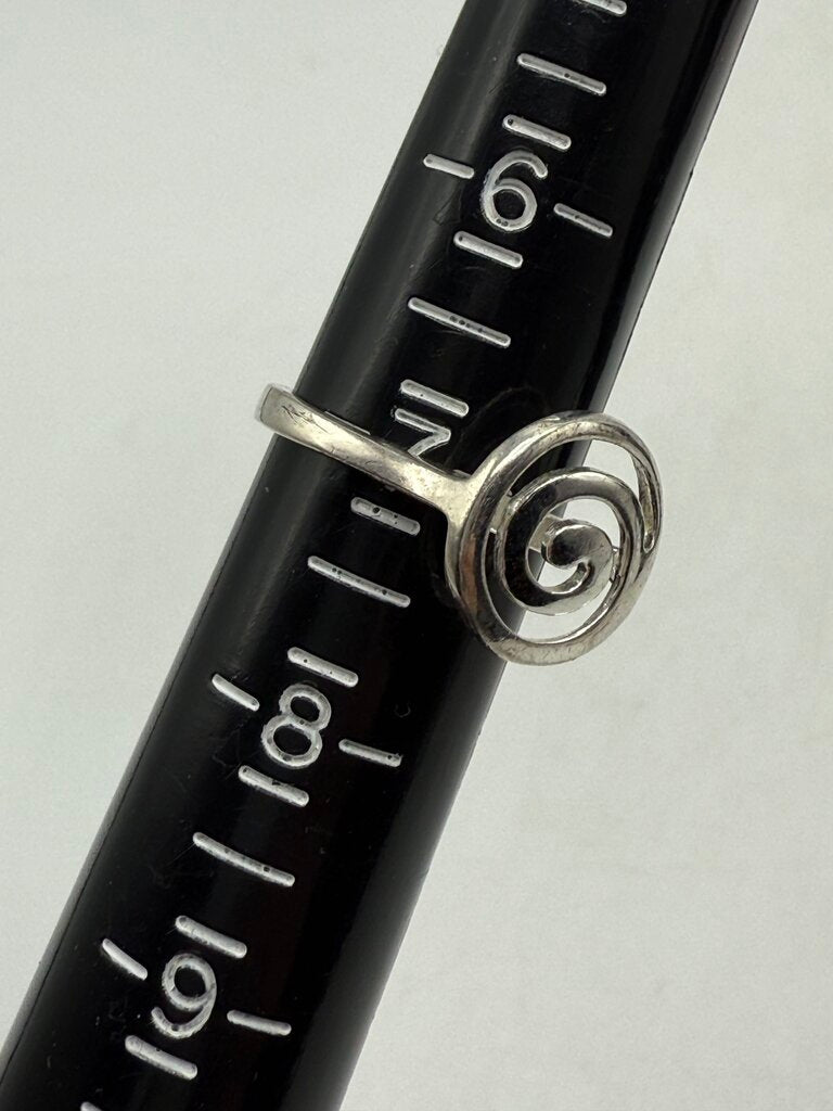 Sterling Silver Ring Size 7 “What Goes Around Comes Around” /ro