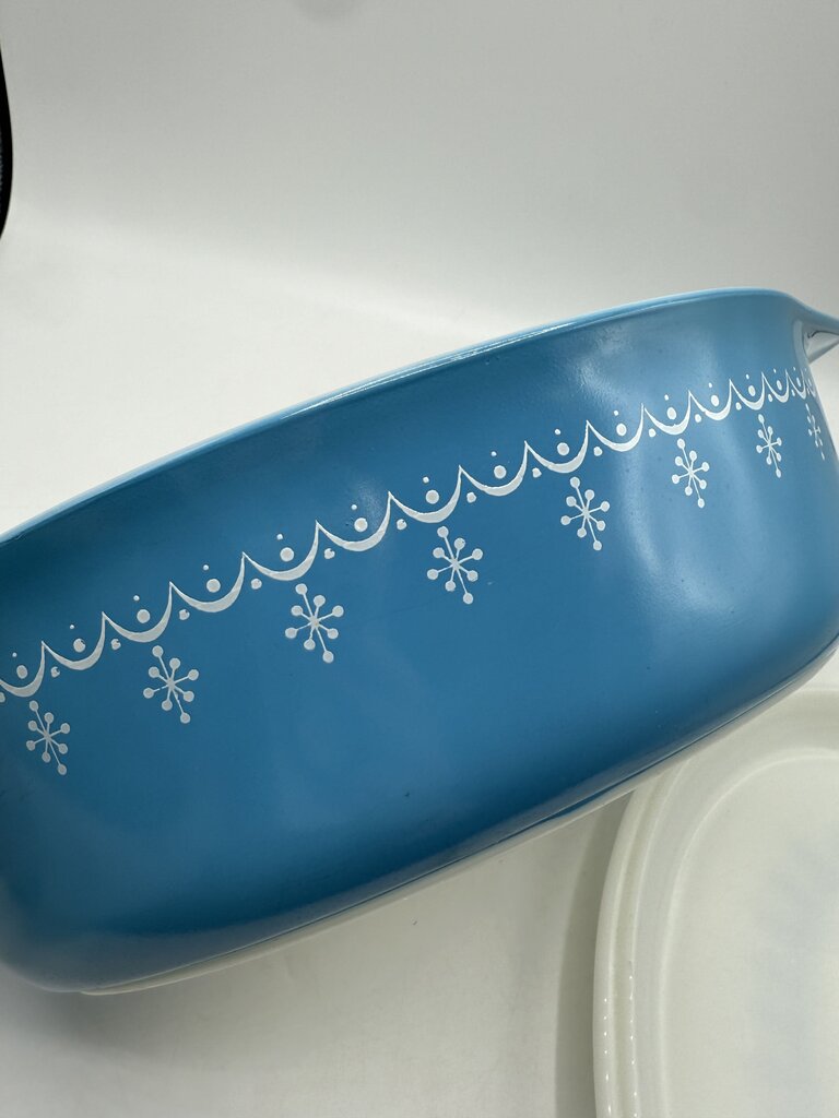 VTG Pyrex Blue Snowflake Garland Casserole 2.5 Qt. /rw