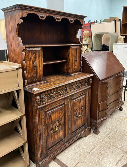 Feudal Oak Storage Hutch