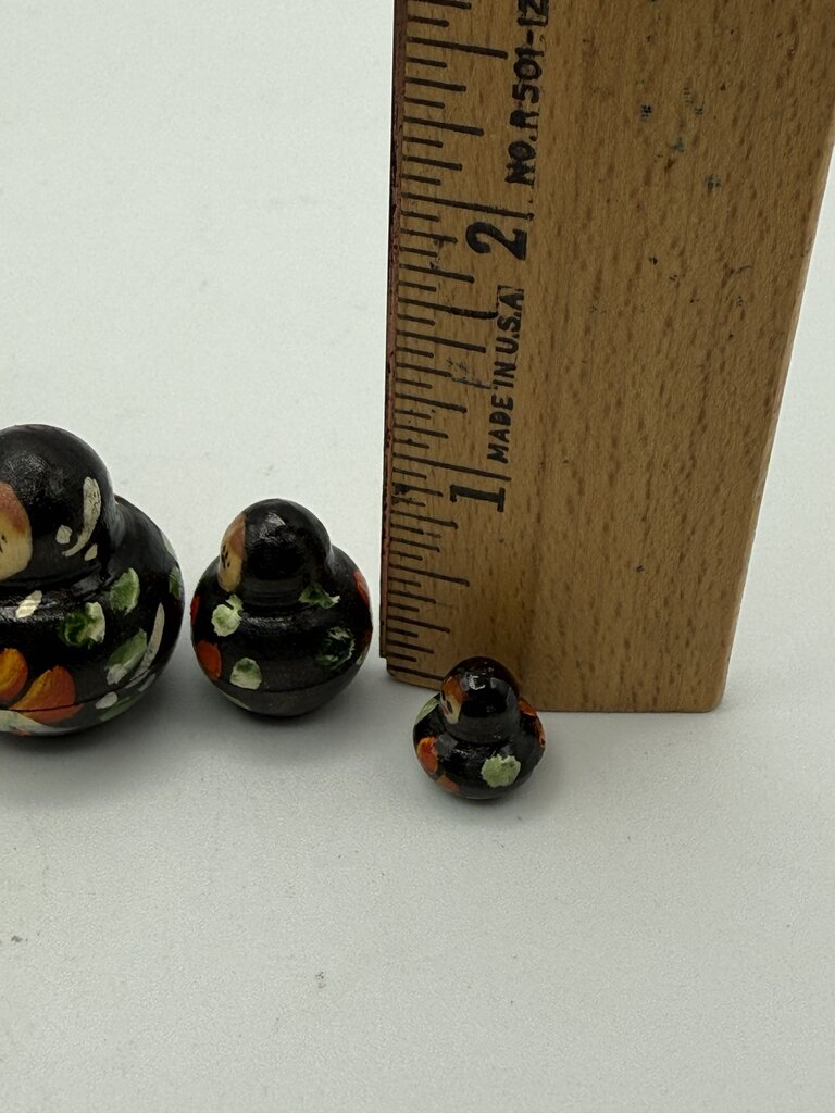 Miniature Handpainted 5 pc Wood Russian Nesting Dolls /ro