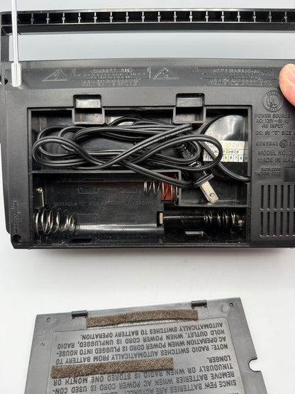 VTG General Electric Portable FM/AM Radio Model 7-2857A Tested Works /rw