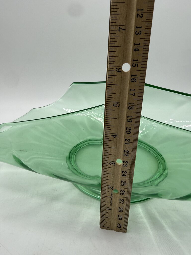 Green Vaseline Uranium Glass Centerpiece Curved in Rim /ro