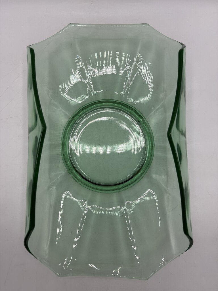 Green Vaseline Uranium Glass Centerpiece Curved in Rim /ro