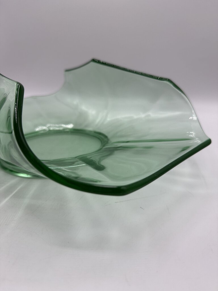 Green Vaseline Uranium Glass Centerpiece Curved in Rim /ro