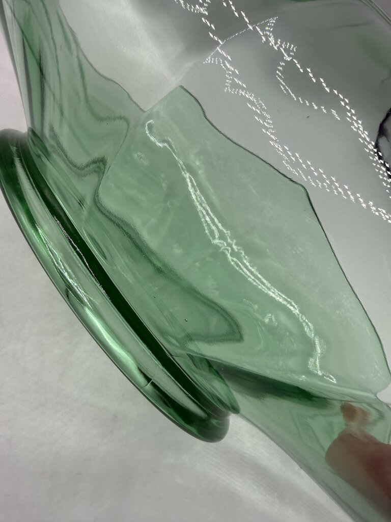 Green Vaseline Uranium Glass Centerpiece Curved in Rim /ro