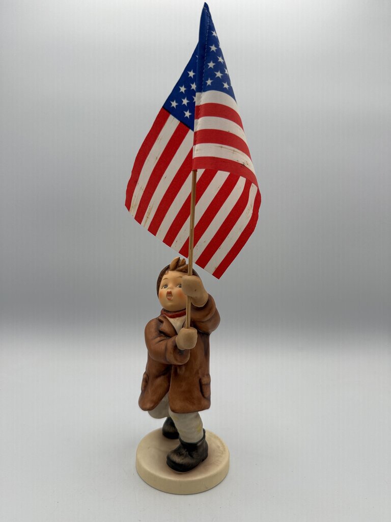 Goebel Hummel Figurine “Call to Glory” #739 1994 1st Edition /roh