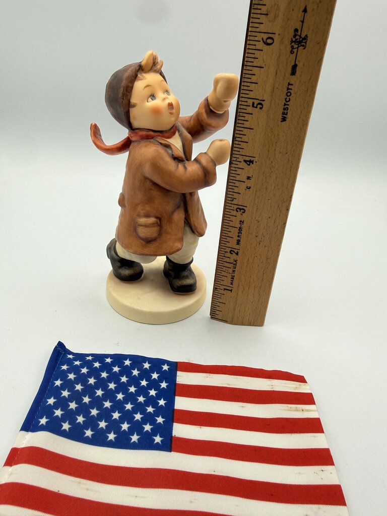 Goebel Hummel Figurine “Call to Glory” #739 1994 1st Edition /roh