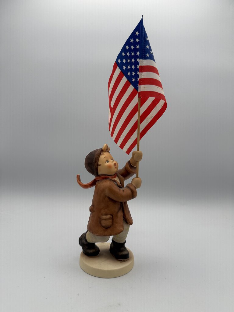 Goebel Hummel Figurine “Call to Glory” #739 1994 1st Edition /roh