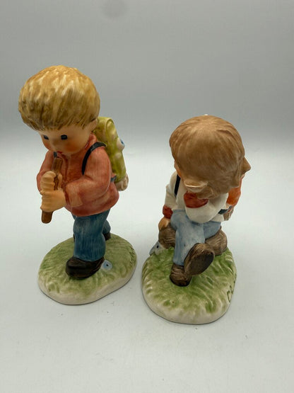 Rare Goebel Charlot Byj Figurines Backpack/Hiker Boy & Girl set /ro