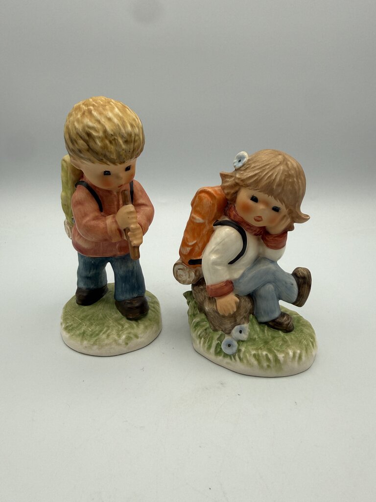 Rare Goebel Charlot Byj Figurines Backpack/Hiker Boy & Girl set /ro