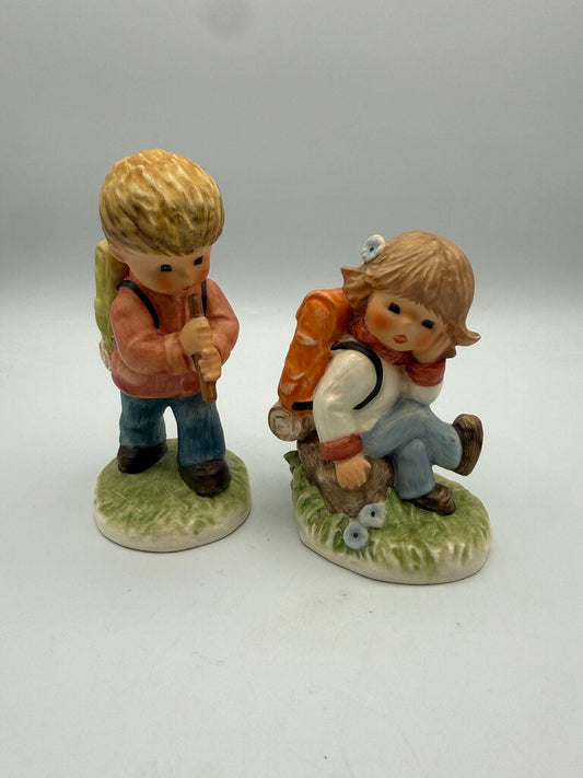 Rare Goebel Charlot Byj Figurines Backpack/Hiker Boy & Girl set /ro