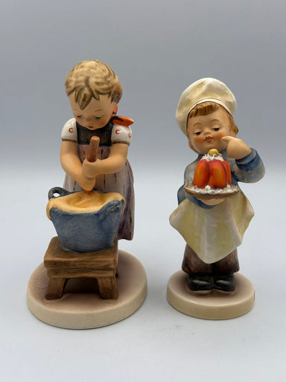 VTG Goebel Hummel Figurines Baker #128 & Baking Day #330 /ro