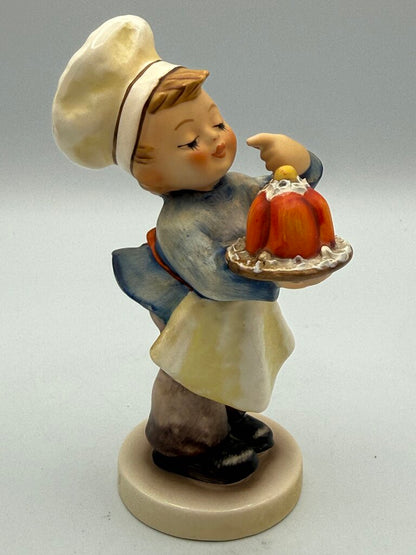 VTG Goebel Hummel Figurines Baker #128 & Baking Day #330 /ro