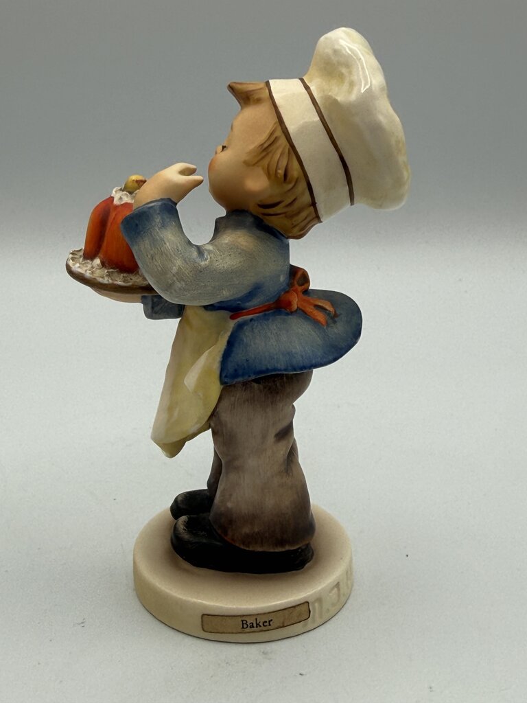 VTG Goebel Hummel Figurines Baker #128 & Baking Day #330 /ro