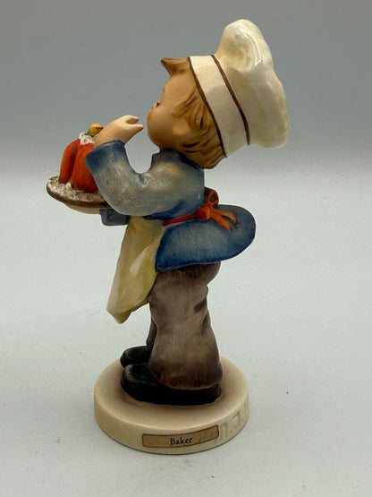 VTG Goebel Hummel Figurines Baker #128 & Baking Day #330 /ro