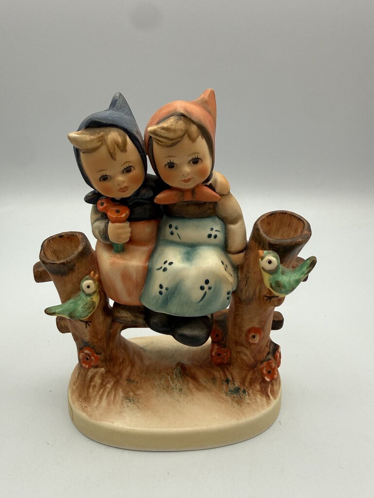 VTG set of 2 Goebel Hummel figurines Coquettes & Birthday Serenade /ro