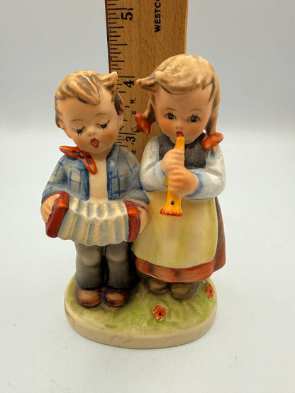 VTG set of 2 Goebel Hummel figurines Coquettes & Birthday Serenade /ro