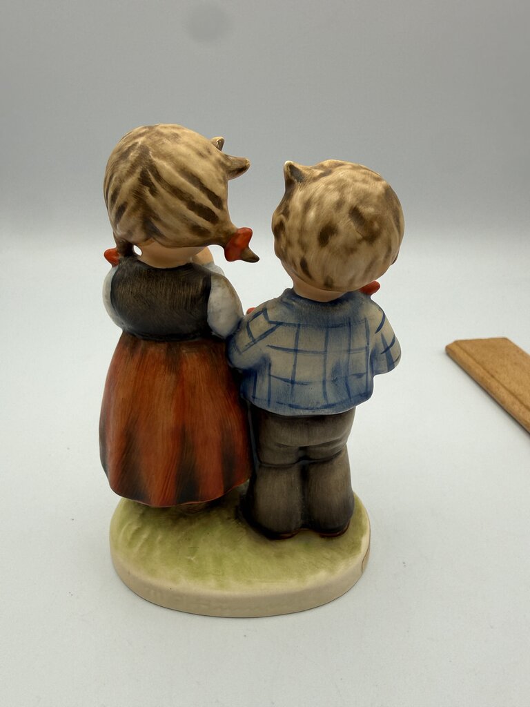 VTG set of 2 Goebel Hummel figurines Coquettes & Birthday Serenade /ro