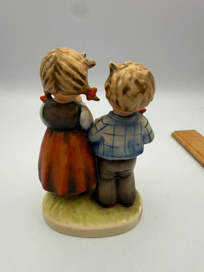 VTG set of 2 Goebel Hummel figurines Coquettes & Birthday Serenade /ro