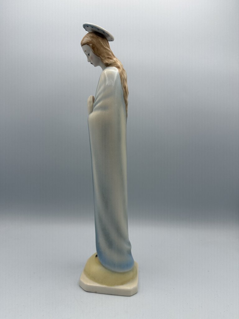 VTG Goebel Hummel Praying Madonna w/Halo 11.5” tall /ro