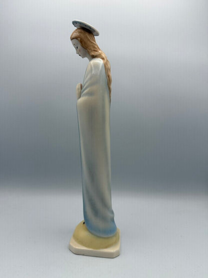 VTG Goebel Hummel Praying Madonna w/Halo 11.5” tall /ro